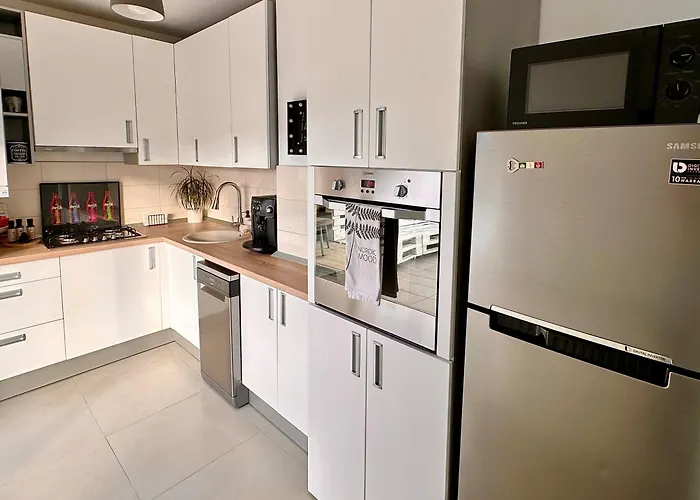 Daire Bonjour With Terrace And Parking Kaloşvar